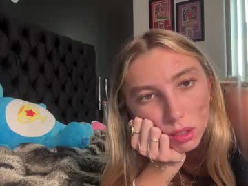girl
        hiikylie cam image #6679400