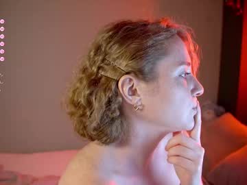 girl
        _the_sun_ cam image #6649728