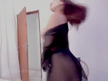 girl
        yourbonie cam image #5541948