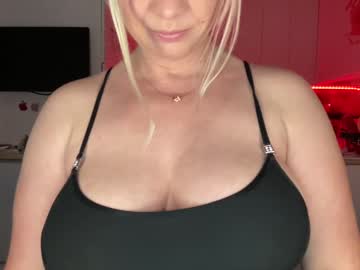 girl
        kiradivine cam image #2882183