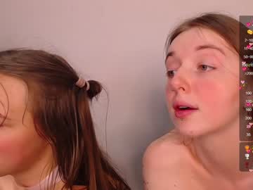 girl
        polly_polly_ cam image #2571423