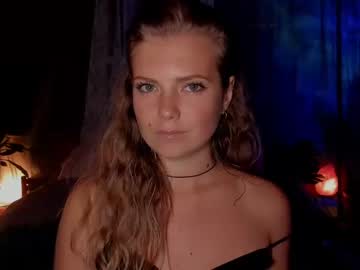 girl
        kosmickate cam image #487679