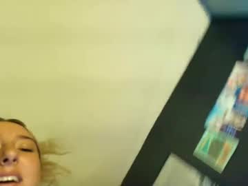 girl
        lovelilaxox cam image #4811461