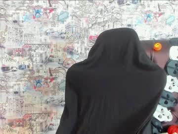 girl
        angelina_new cam image #2772129