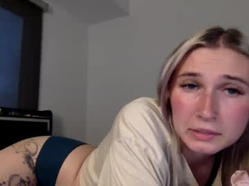 girl
        petiteblondie13 cam image #4351336