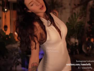 girl
        effylowell_ cam image #5076937