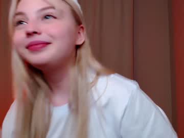 girl
        shy_blondiee cam image #839005