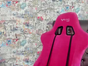 girl
        angelina_new cam image #1601499
