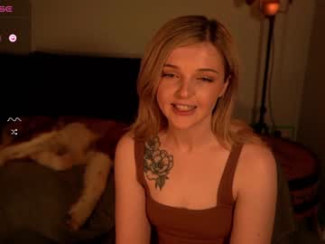 girl
        lucydelovely cam image #2743229
