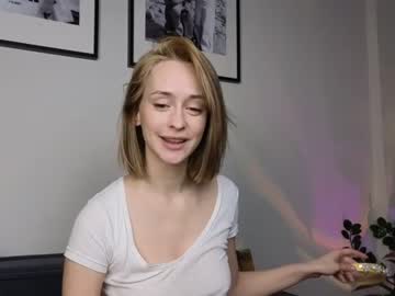 girl
        oliviablondie cam image #2712600