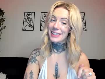 girl
        xlunaskye cam image #4338282