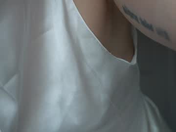 girl
        ellaa91 cam image #4893693