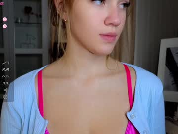 girl
        cute_fox_girl cam image #5467279