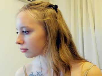 girl
        moodofthemoon cam image #2397349