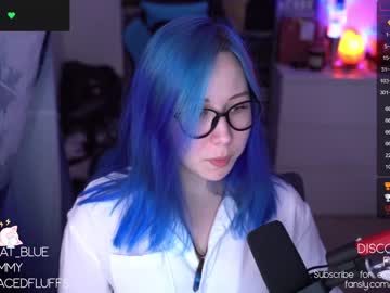 girl
        blue_mooncat cam image #1448595
