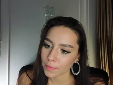 girl
        lorettacheckley cam image #3302378