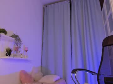 couple
        alice_leey cam image #4916414