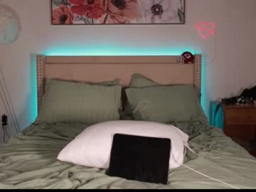 couple
        ari_lovexo cam image #4990336