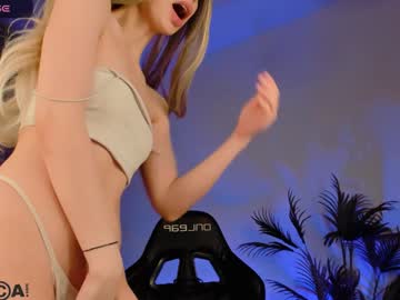 couple
        alice_leey cam image #4576823