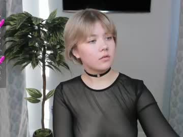 girl
        jettabayse cam image #3865443