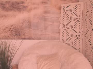 girl
        yourmidnightcoffee cam image #1772280