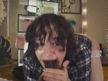 girl
        chery_lady22 cam image #5631534