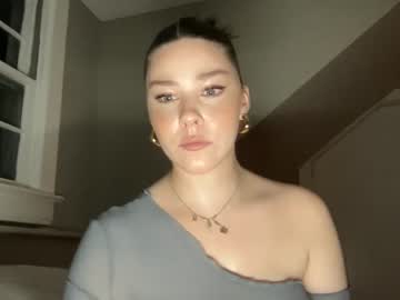 girl
        novavangogh cam image #2384150