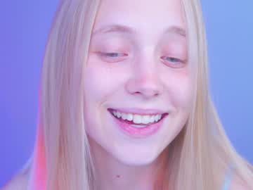 girl
        appr0ved cam image #1697495