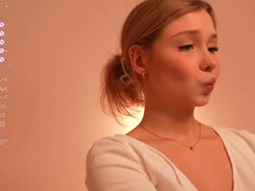 girl
        april_blush cam image #5757393