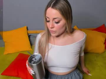 girl
        oliviamayson cam image #6168861