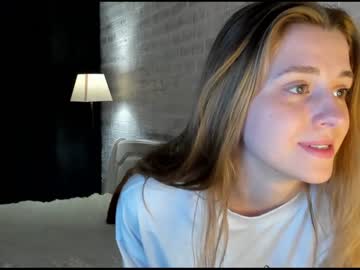 girl
        sophie_crashh cam image #1556382