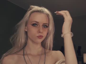 girl
        audreycarvin cam image #3623017