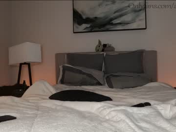 couple
        ari_lovexo cam image #112496