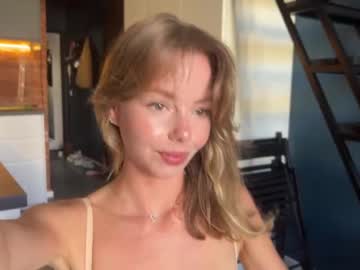 girl
        elli_harmon cam image #4836173