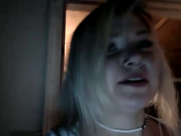 girl
        kipsy420 cam image #1853634