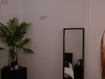 girl
        lilly_colins cam image #5879246