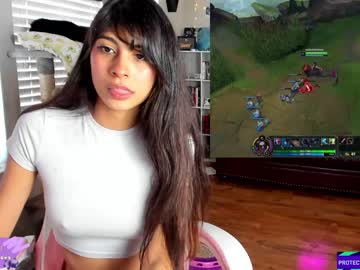 girl
        violetttflowers cam image #3386146