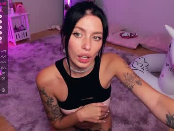 girl
        yumi_uwu cam image #1356463