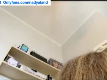 girl
        nadya_land cam image #4426415