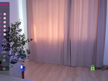 girl
        lonelyflowerr cam image #1947965