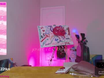 girl
        petitebrat cam image #1162132