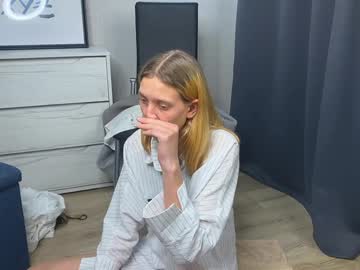 girl
        wildacast cam image #5716435