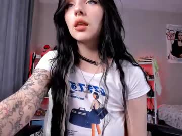 girl
        vivian_qwerty cam image #6285757