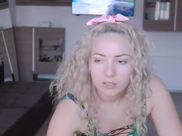 girl
        antonia_shine cam image #2558935