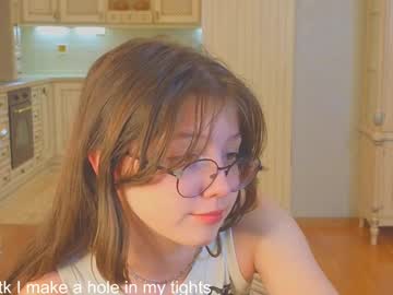 girl
        edithbrucker cam image #4794305