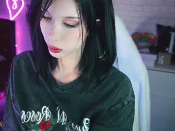 girl
        uindi cam image #4039481