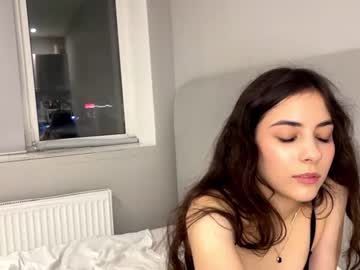 girl
        afinashy cam image #2705235