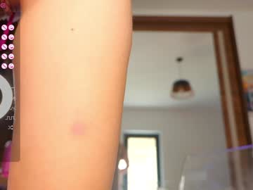 girl
        fazeyj cam image #4316719