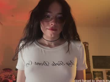 girl
        okily_dokily cam image #6038319