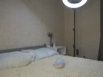 girl
        meow_meow_mia cam image #6484951